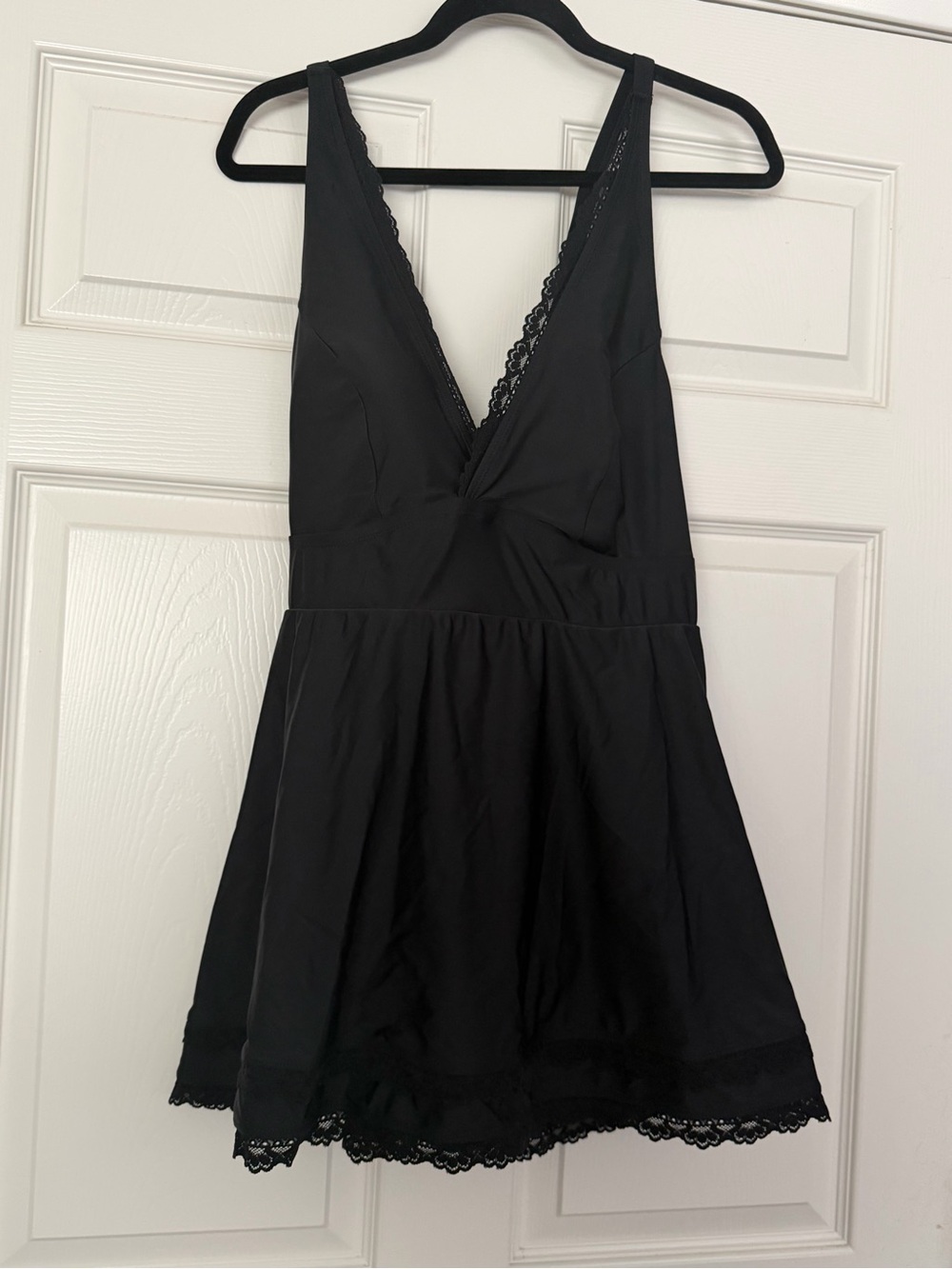 torrid Black Lace-Trim V-Neck Swim Mini (NWOT)